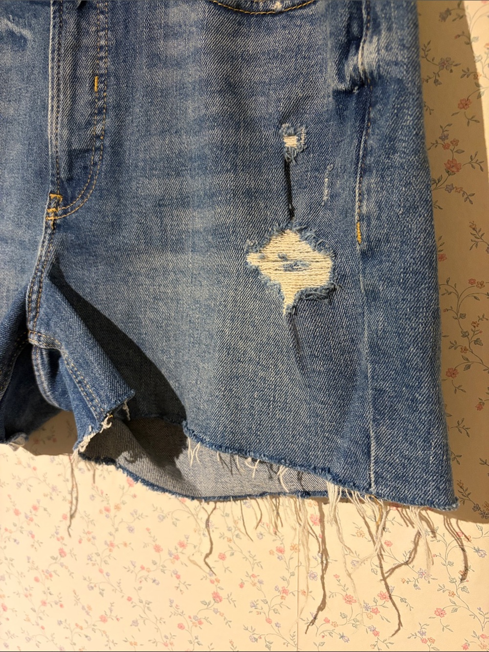 Old Navy OG High Rise Short - Size 8 - Picture 2 of 5